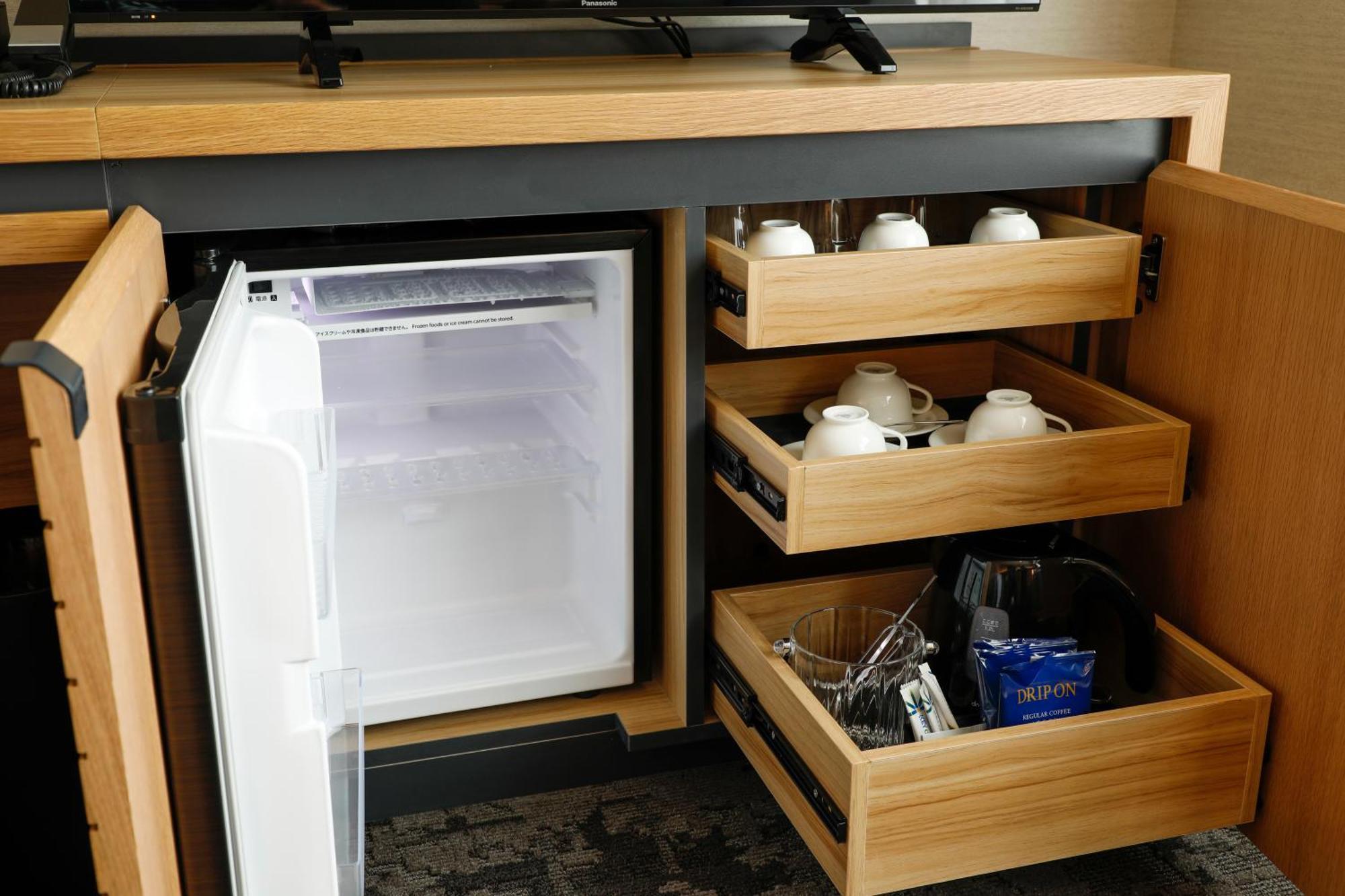 Hida Takayama Onsen Takayama Green Hotel - Keio Group Hotels - Takayama (Gifu) Quarto foto A small refrigerator in a kitchen