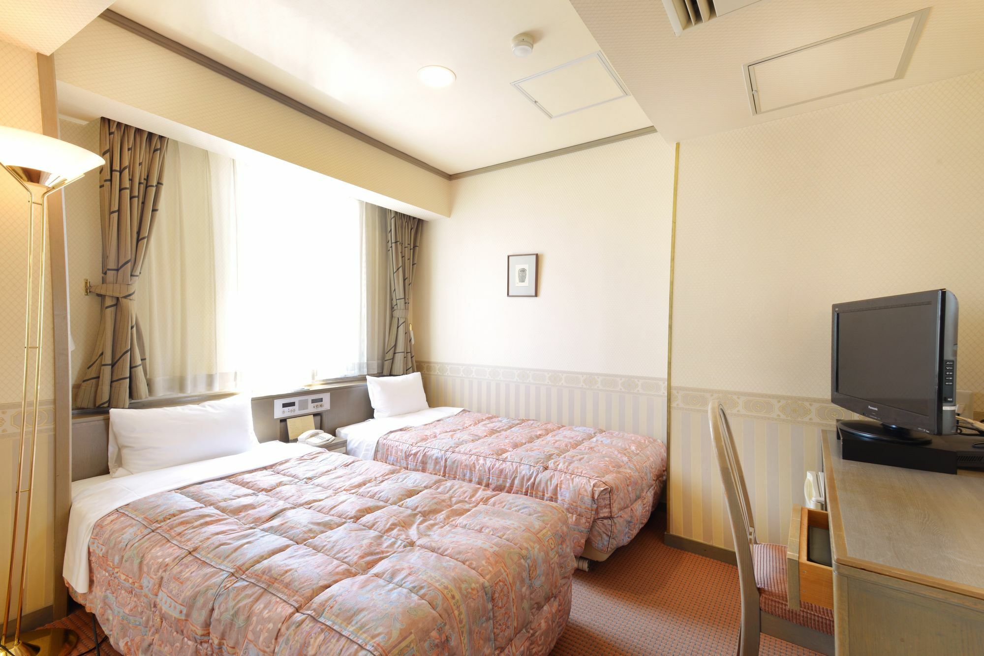 Hida Takayama Onsen Takayama Green Hotel - Keio Group Hotels - Takayama (Gifu) Exterior foto A room at a Japanese business hotel